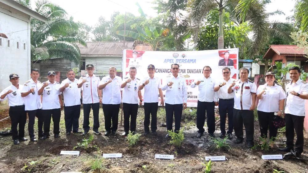 Untuk memperingati Hari Desa Nasional tahun 2025, Pemerintah Kabupaten Landak menggelar apel